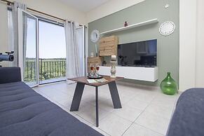 Sun-splashed Skyline Apt