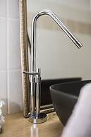 Sun-splashed Skyline Apt