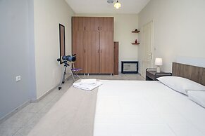 Sun-splashed Skyline Apt