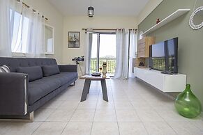 Sun-splashed Skyline Apt