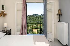 Sun-splashed Skyline Apt