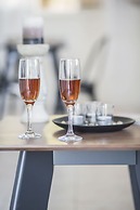 Sun-splashed Skyline Apt