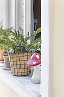 Sun-splashed Skyline Apt