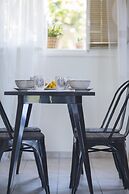 Sun-splashed Skyline Apt