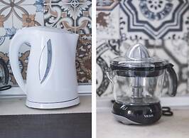 Sun-splashed Skyline Apt