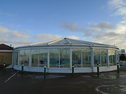 Caravan - Sleeps 8 - Pets Ok - Parking - Site Pool
