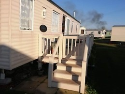 Caravan - Sleeps 8 - Pets Ok - Parking - Site Pool