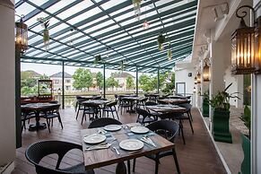 Supicha pool access hotel