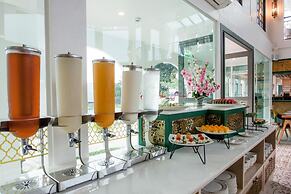 Supicha pool access hotel