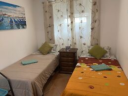 House and Rooms in Lisbon