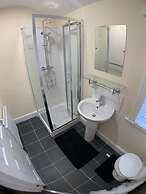 Whitworth Lodge. Sleeps 6 in 3 rooms netflix WIFI