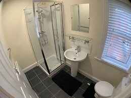 Whitworth Lodge. Sleeps 6 in 3 rooms netflix WIFI