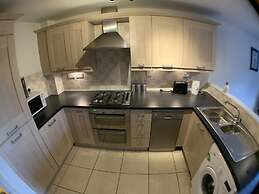 Harpers Brook  5 bedrooms TV Netflix