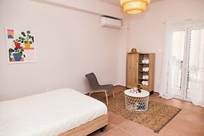 Cozy Studio Athens Downtown - Sleeps 3