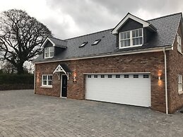 High Specification Coach House, Ebford