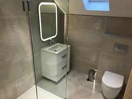 High Specification Coach House, Ebford
