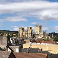 Stylish Wells Penthouse With Cathedral Views