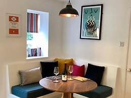 The Cottage, Lower St, West Chinnock