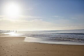Chic Top Floor Apartment in the Heart of Westbourne Arcade