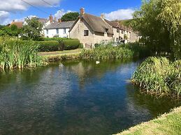 Idyllic Riverside Cottage in Dorset