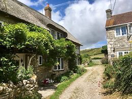 Idyllic Riverside Cottage in Dorset