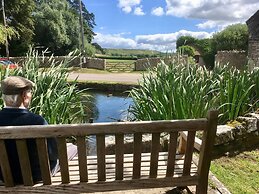 Idyllic Riverside Cottage in Dorset