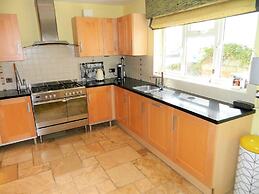 Period Home - Charming Features - 1 Mile From Hoe