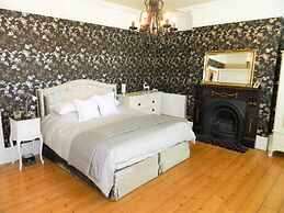 Period Home - Charming Features - 1 Mile From Hoe