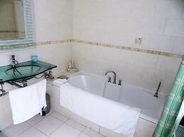 Period Home - Charming Features - 1 Mile From Hoe