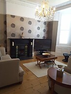 Period Home - Charming Features - 1 Mile From Hoe