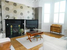 Period Home - Charming Features - 1 Mile From Hoe