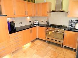 Period Home - Charming Features - 1 Mile From Hoe