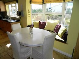 Period Home - Charming Features - 1 Mile From Hoe