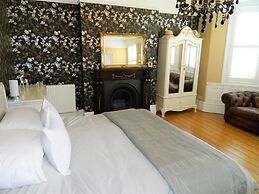 Period Home - Charming Features - 1 Mile From Hoe