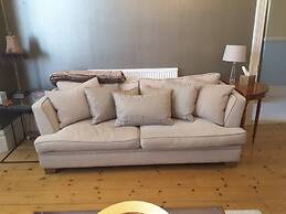 Period Home - Charming Features - 1 Mile From Hoe