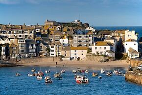 Surf Break 2BD St Ives Apartment W/ Sea Views+spa Experience