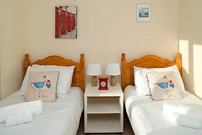 Surf Break 2BD St Ives Apartment W/ Sea Views+spa Experience