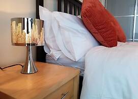 47 Chelsea House - Q-zotica City Centre Apartments: Parking, City view