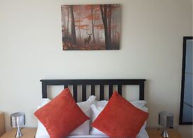 47 Chelsea House - Q-zotica City Centre Apartments: Parking, City view