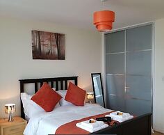 47 Chelsea House - Q-zotica City Centre Apartments: Parking, City view