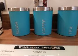 47 Chelsea House - Q-zotica City Centre Apartments: Parking, City view