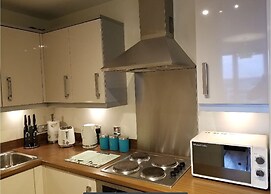 47 Chelsea House - Q-zotica City Centre Apartments: Parking, City view