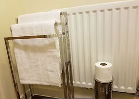 47 Chelsea House - Q-zotica City Centre Apartments: Parking, City view