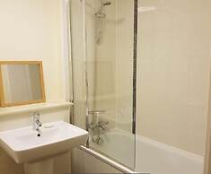 47 Chelsea House - Q-zotica City Centre Apartments: Parking, City view