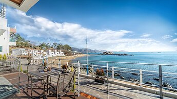 Namhae Lounge 32 Resort C