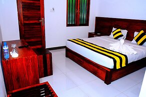 Happy Banana Hotel & Restaurant