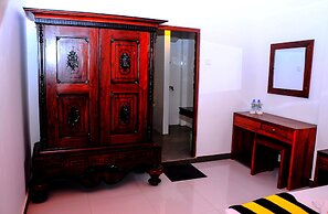 Happy Banana Hotel & Restaurant