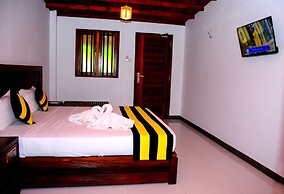 Happy Banana Hotel & Restaurant