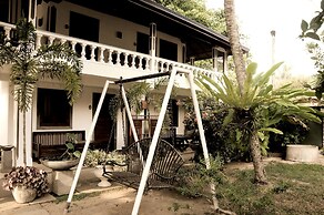 Happy Banana Hotel & Restaurant