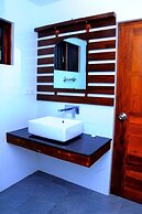 Happy Banana Hotel & Restaurant